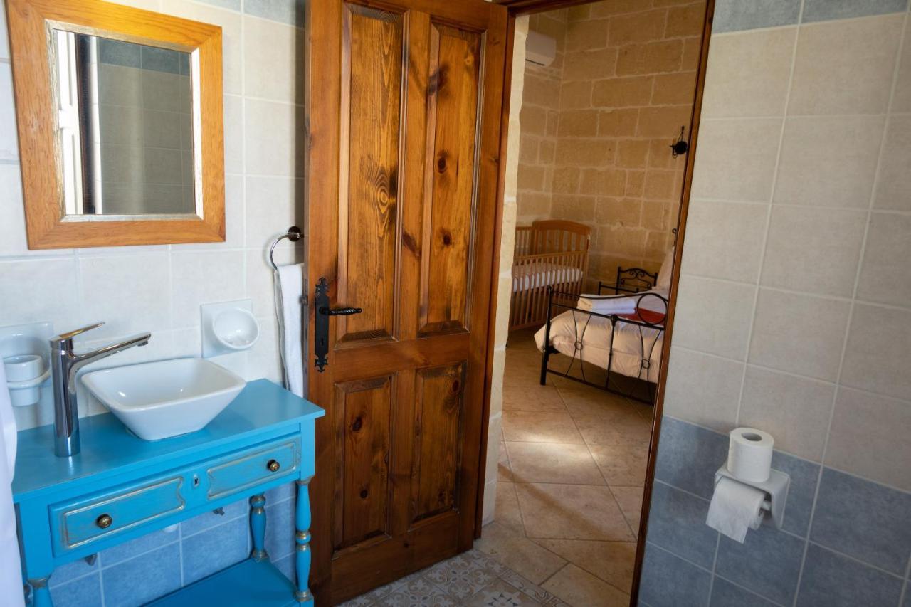 Centre Island With Private Pool And Hot Tub Kerċem