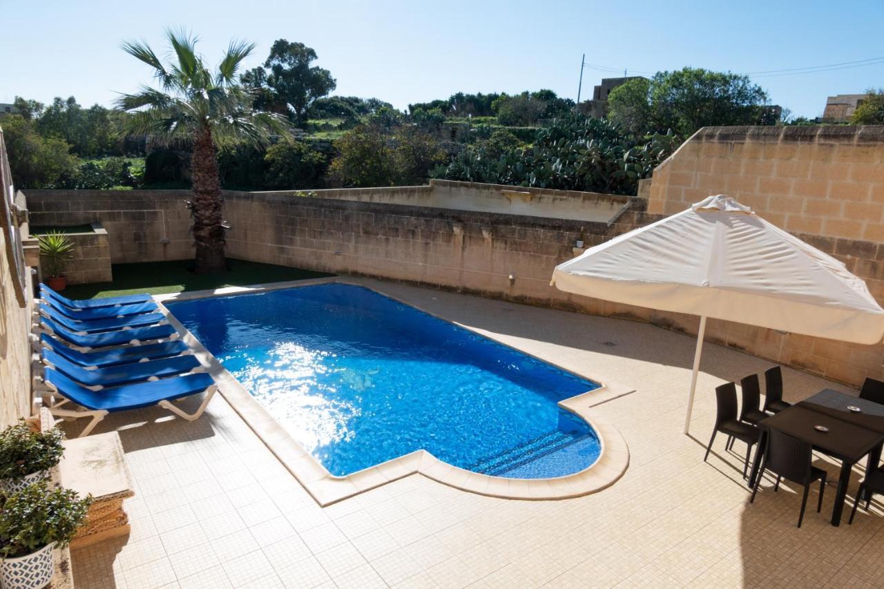 Centre Island With Private Pool And Hot Tub Vakantiehuis Kerċem