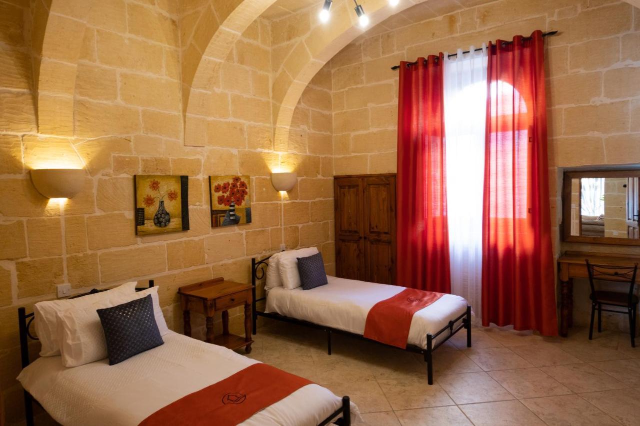 Centre Island With Private Pool And Hot Tub Kerċem