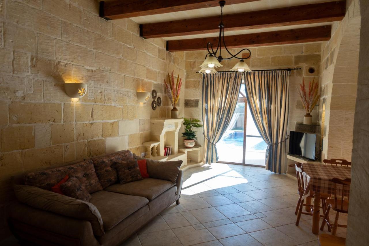 Centre Island With Private Pool And Hot Tub Vakantiehuis Kerċem