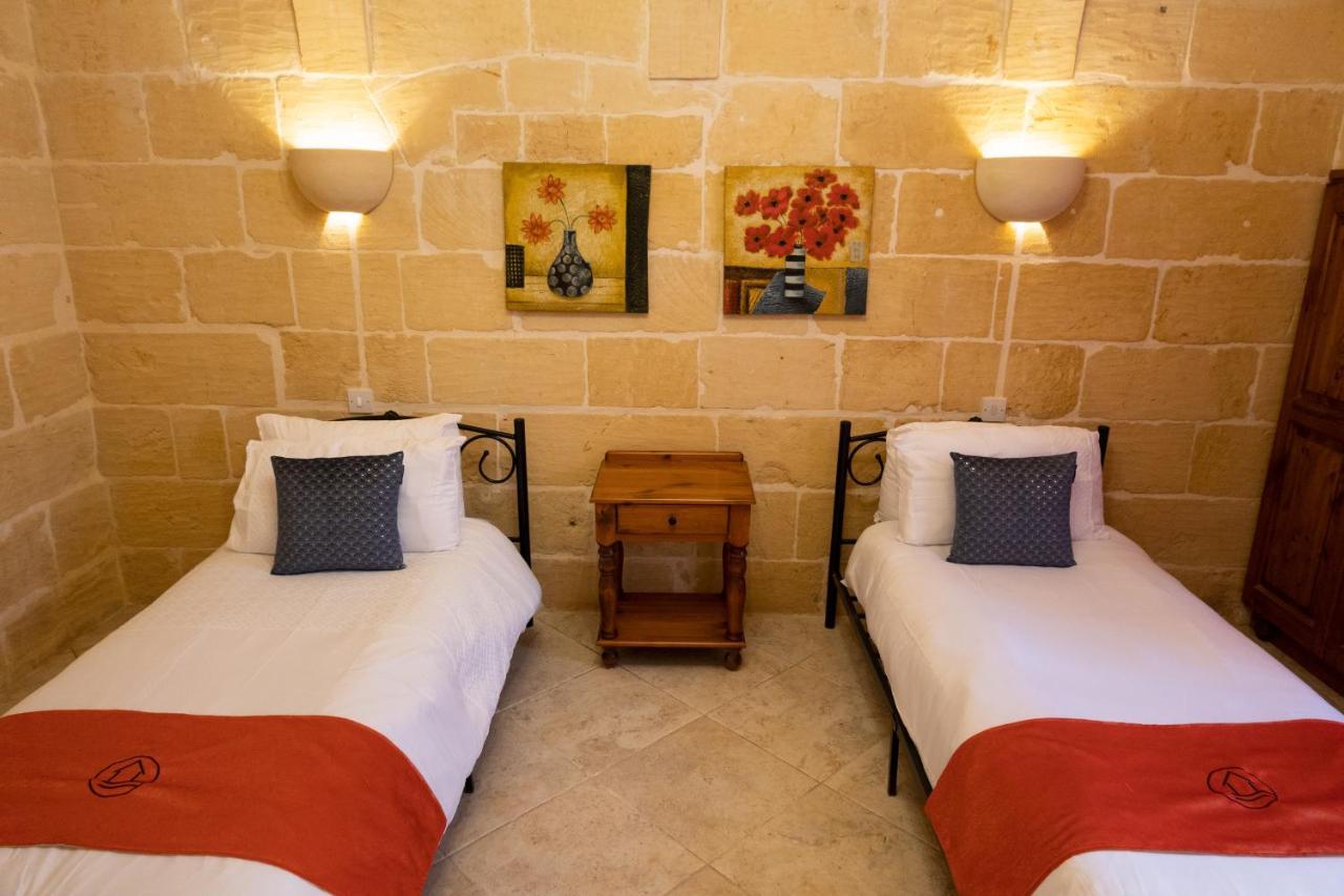 Centre Island With Private Pool And Hot Tub Vakantiehuis