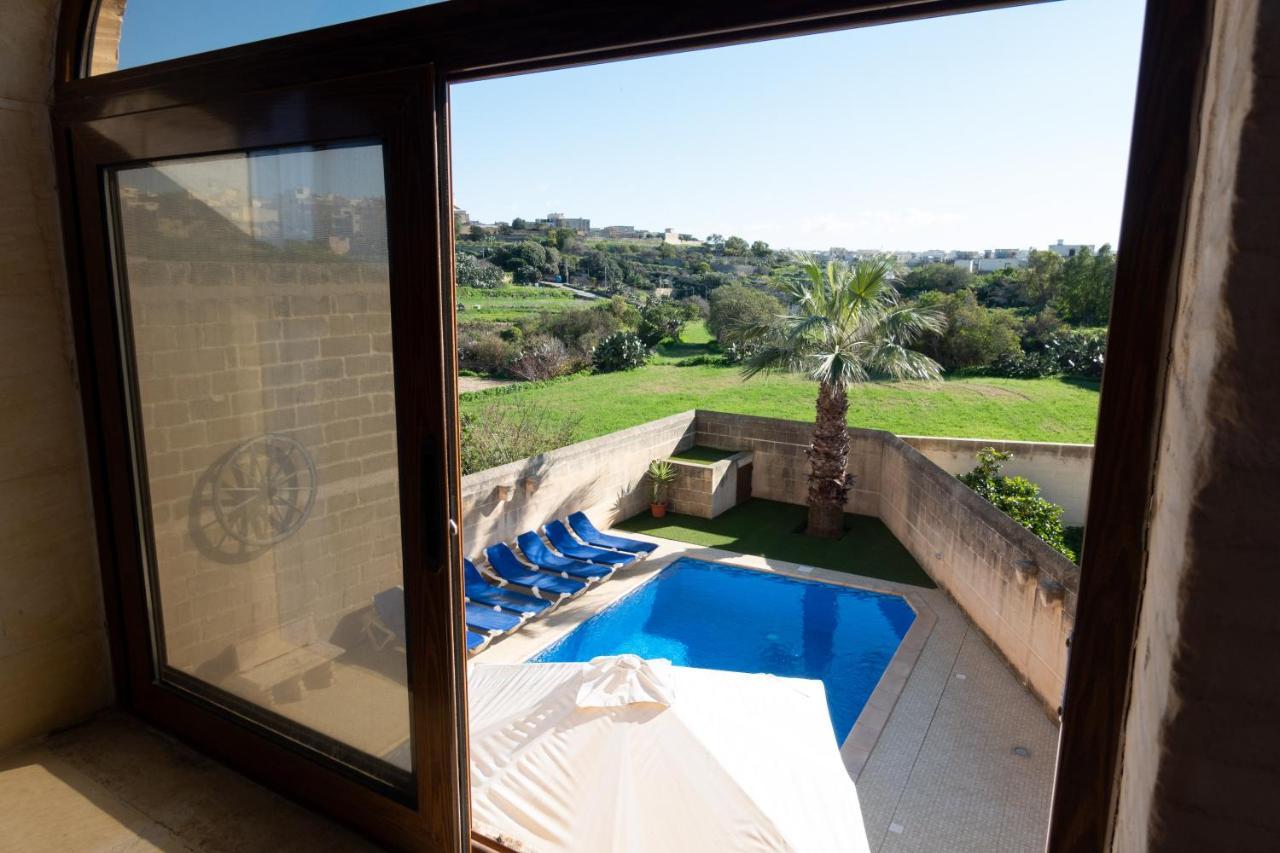 Centre Island With Private Pool And Hot Tub Vakantiehuis Kerċem