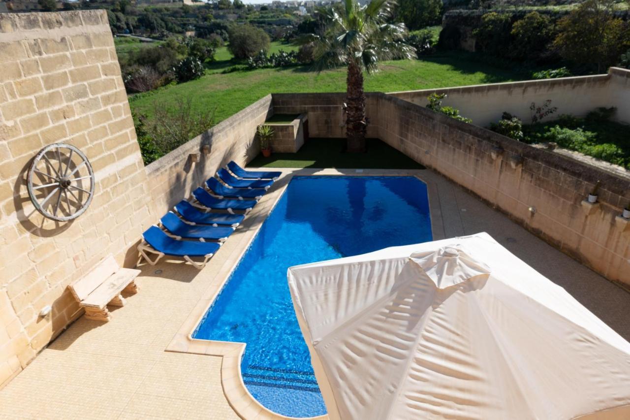 Centre Island With Private Pool And Hot Tub Vakantiehuis Kerċem