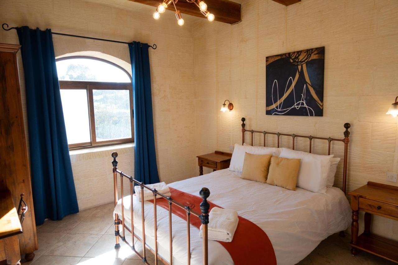 Centre Island With Private Pool And Hot Tub Vakantiehuis Kerċem