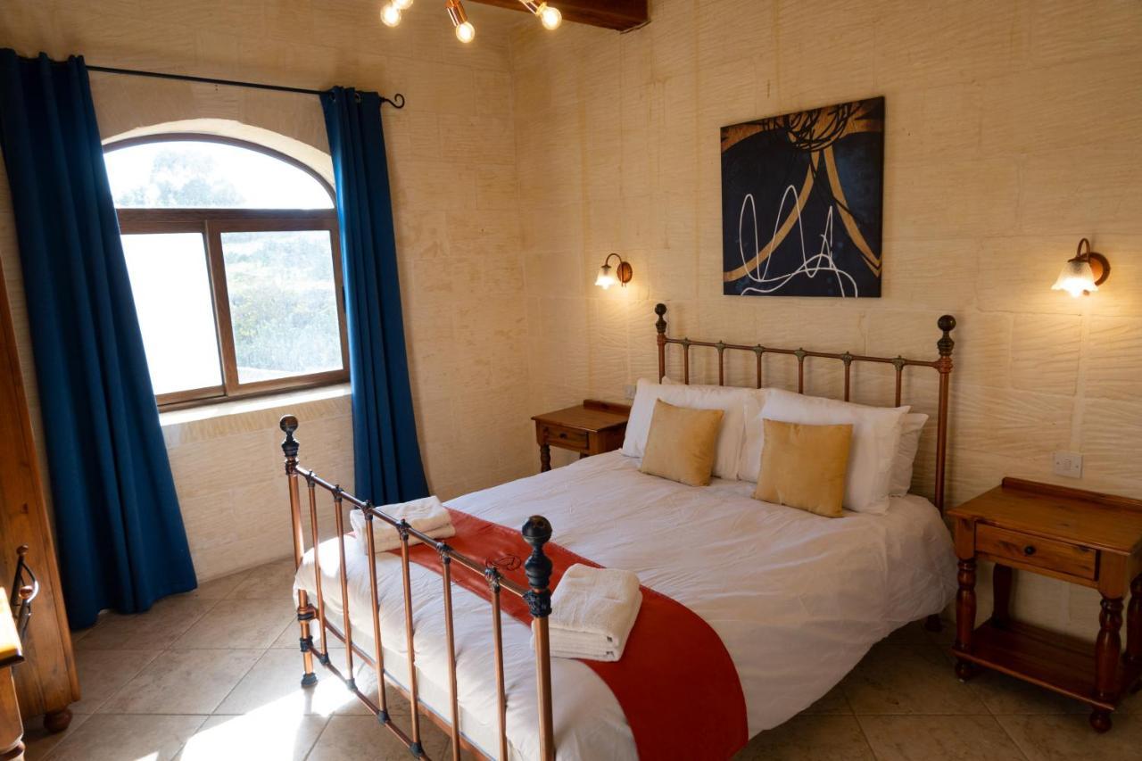 Centre Island With Private Pool And Hot Tub Vakantiehuis Kerċem