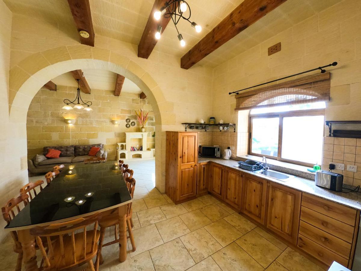 Centre Island With Private Pool And Hot Tub Vakantiehuis Kerċem