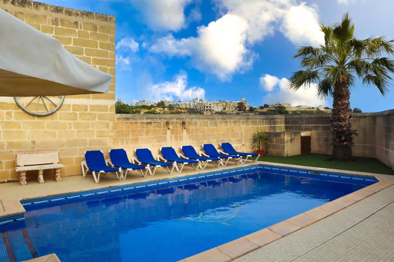 Centre Island With Private Pool And Hot Tub Vakantiehuis Kerċem