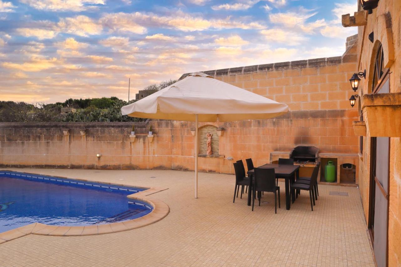 Centre Island With Private Pool And Hot Tub Vakantiehuis